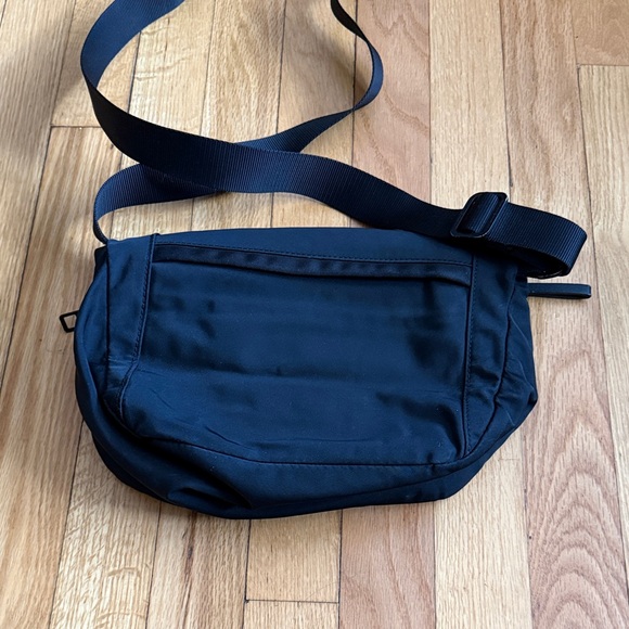 Black Crossbody Sling Bag - Everyday Carry - Picture 3 of 5